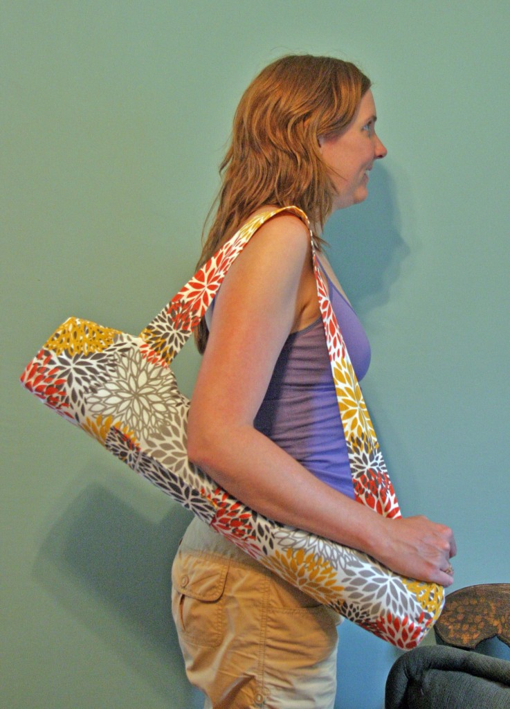 Over-the-shoulder yoga mat bag
